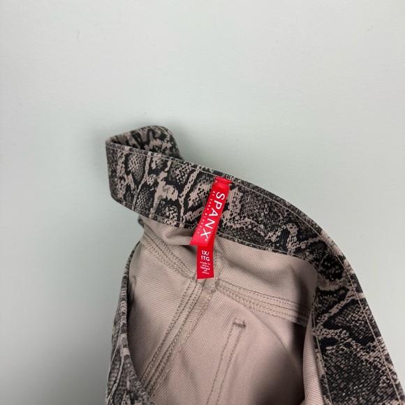 Spanx Jean-ish Ankle Leggings in Python Snake Print Size 1X - Picture 7 of 8